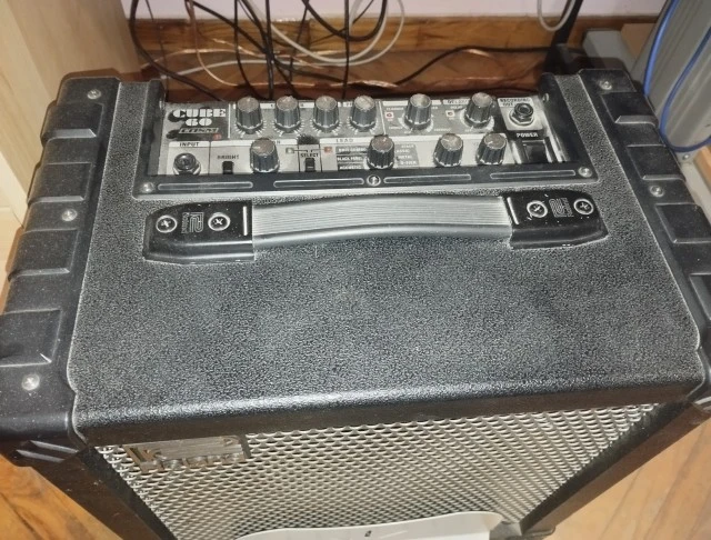 ROLAND CUBE 60