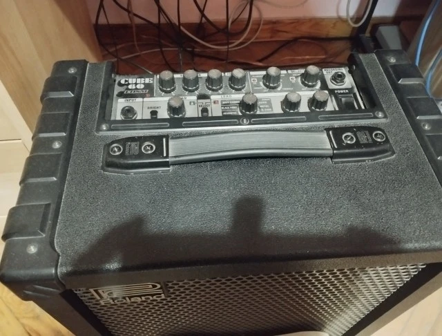 ROLAND CUBE 60
