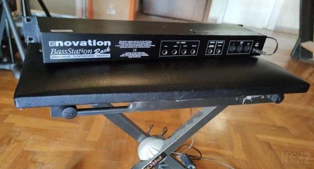 Novation Bass station rack-90's analog s