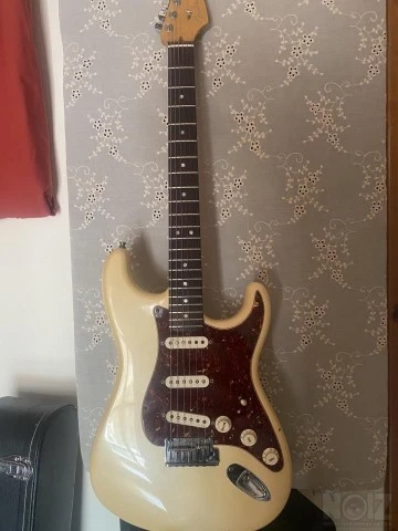 Πωλείται fender stratocaster USA