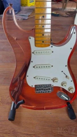 STRATOCASTER  ''ACRYLIC''