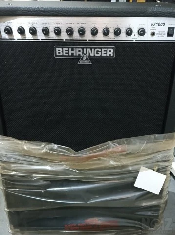 BEHRINGER KEYBOARD AMP