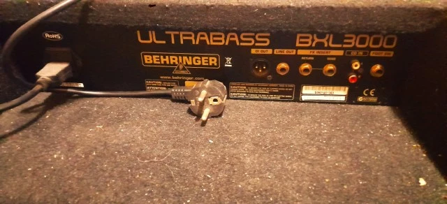 Ενισχυτής μπασοu 300wat Behringer bxl3000