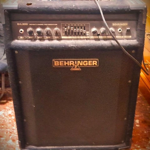 Ενισχυτής μπασοu 300wat Behringer bxl3000