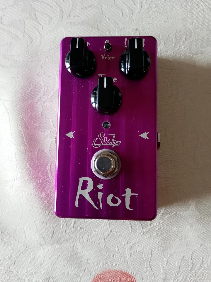 Suhr riot distortion pedal