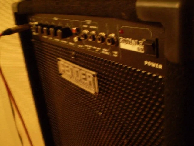 ΠΩΛΕΊΤΑΙ ΕΝΙΣΧΥΤΉΣ ΜΠΆΣΟΥ FENDER 