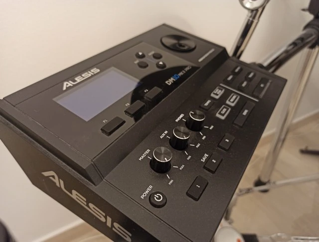 ALESIS DM10 MKII PRO + PEARL ΔΙΠΕΤΑΛΟ + YAMAHA ΚΑΘΙΣΜΑ