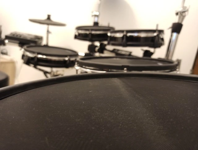 ALESIS DM10 MKII PRO + PEARL ΔΙΠΕΤΑΛΟ + YAMAHA ΚΑΘΙΣΜΑ