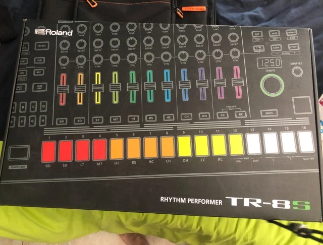  ROLAND TR8S+ROLAND BAG+STAND+SAMPLES ΑΝΤΑΛΛΑΖΩ/ΠΟΥΛΑΩ 