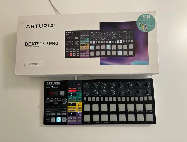 Arturia Beatstep Pro Black - Sequencer / Controller