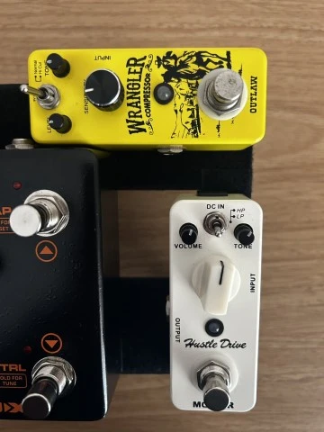 Cerberus + 2 pedals + pedalboard 