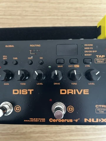 Cerberus + 2 pedals + pedalboard 