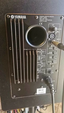 STUDIO MONITORS YAMAHA HS80M ΜΕ ΒΑΣΕΙΣ