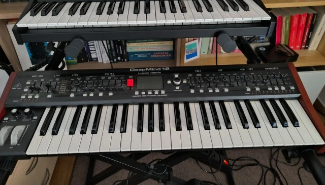 Behringer DeepMind 12 (έχει ζημιά)