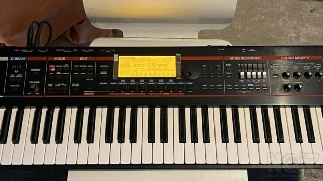 Πωλείται Roland Juno G 61 Keys