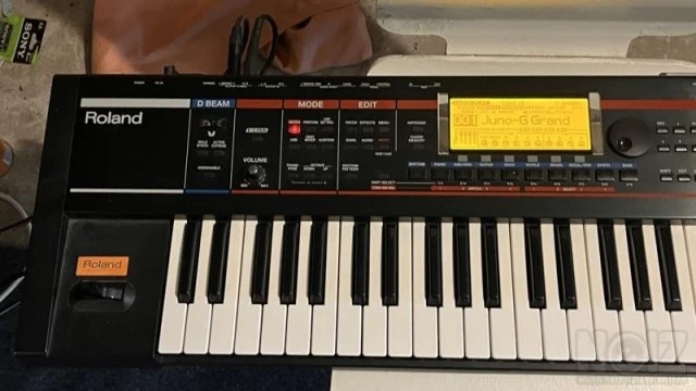 Πωλείται Roland Juno G 61 Keys