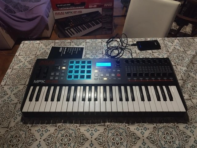 Akai Midi Keyboard MPK-249