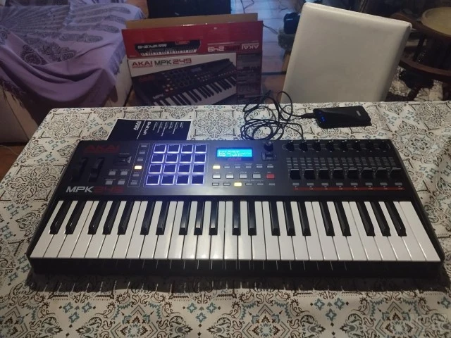 Akai Midi Keyboard MPK-249