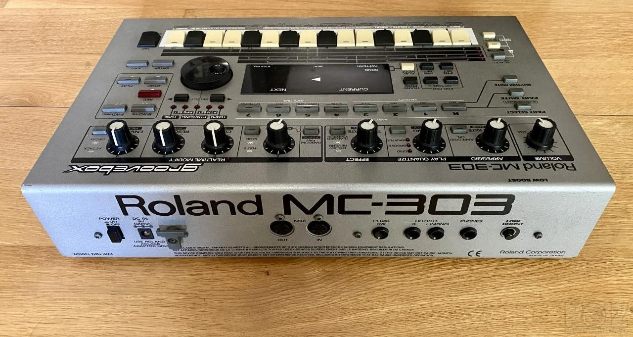 roland-mc-303-groovebox-