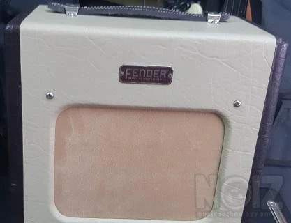 FENDER CHAMP-600