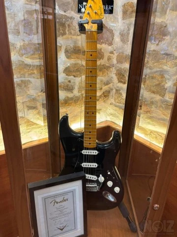 FENDER NOS BLACK STRAT GILMOUR