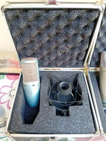 AKG  Perception 220 Πυκνωτικο με θηκη κα