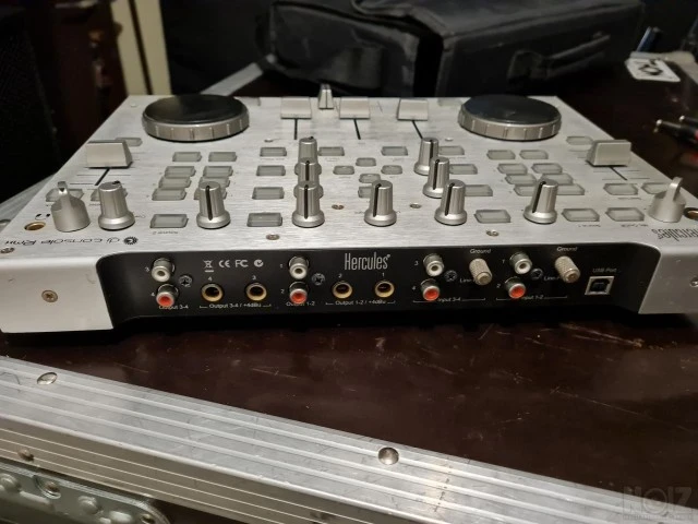 DJ CONTROLER THΣ ΕΤΑΙΡΕΙΑΣ HERCULES