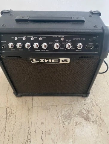Line 6 Spider IV 15