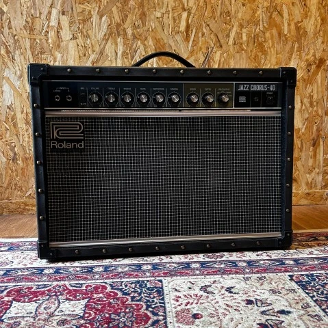 Roland JC-40 Jazz Chorus 2-Channel 40-Watt 2x10" Guitar