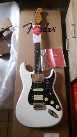 Καινουργια FENDER PLAYER II STRAT HSS RW PWT+1 SET XΟΡΔ