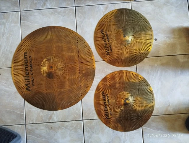 Πιατίνια Millennium Ride και hi-hat