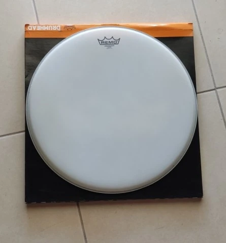 Remo Ambassador Coated 18