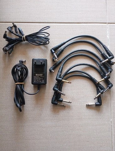Τροφοδοτικο mooer(9v-2A)+D'addario cables+daisy chain