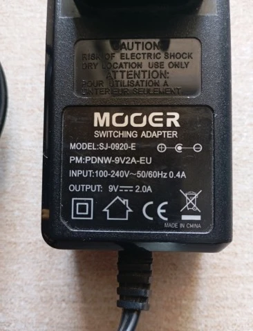 Τροφοδοτικο mooer(9v-2A)+D'addario cables+daisy chain