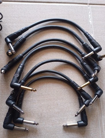 Τροφοδοτικο mooer(9v-2A)+D'addario cables+daisy chain
