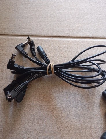 Τροφοδοτικο mooer(9v-2A)+D'addario cables+daisy chain