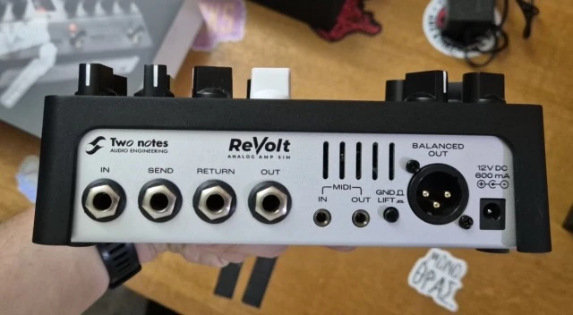 Ανταλλαγή two notes revolt guitar preamp