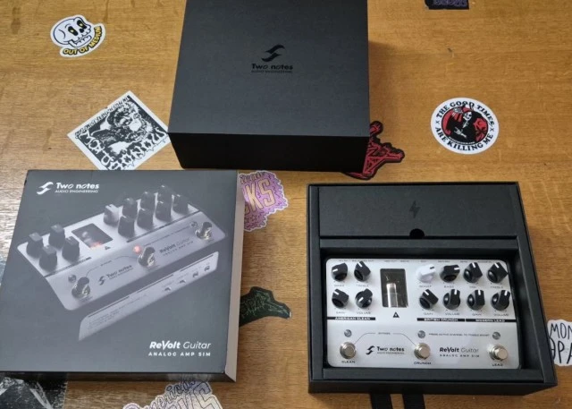Ανταλλαγή two notes revolt guitar preamp