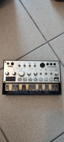Korg volca bass
