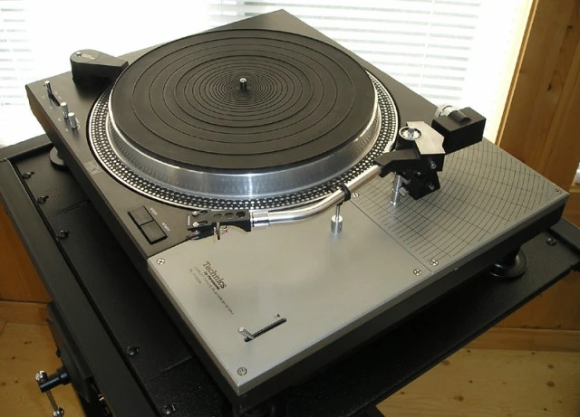 ΠΙΚΑΠ   TECHNICS   SL - 1100