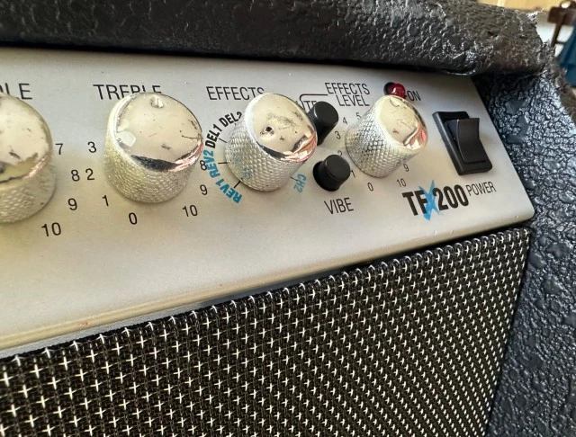 LANEY TFX200, Υβριδικός (Tube Fusion) 65w, 