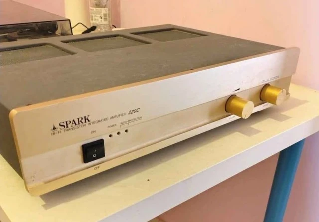 ΟΛΟΚΛΗΡΩΜΕΝΟΣ ΕΝΙΣΧΥΤΗΣ SPARK 220 C