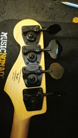 Squier Jaguar Bass 