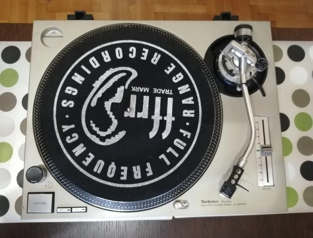 Αυθεντικό Technics SL-1200MK2 (02/91)