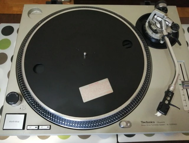 Αυθεντικό Technics SL-1200MK2 (02/91)