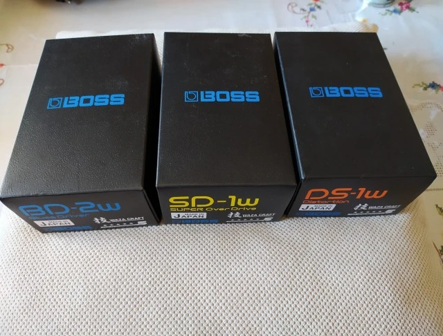 Boss BD-2w,Boss SD-1W,Boss DS-1w.