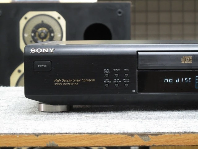 CD PLAYER SONY CDP - XE 500