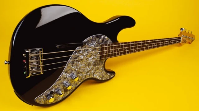 Variax 700 bass