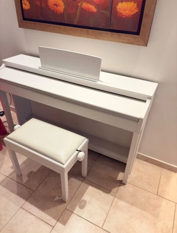 Yamaha Clavinova CLP-625 White + Λευκό Σκαμπό – Άριστo 