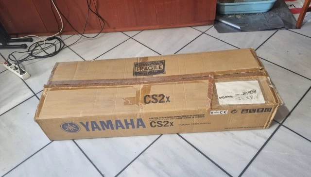 Πωλείται Yamaha Cs2x με δώρο διπλή βάση και delta 1010 